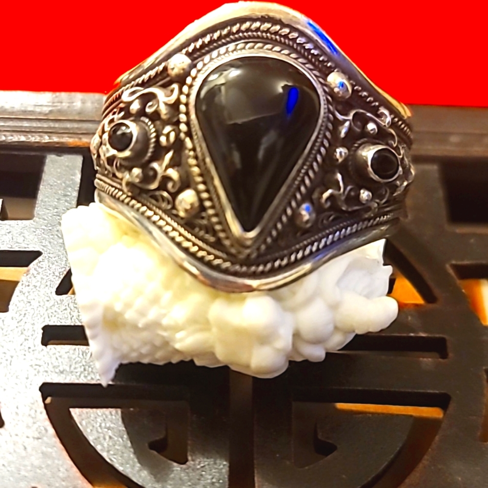 Vintage Sterling Black Onyx Multi-stone Cuff Bracelet intricate designs Etchings